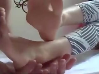 Coreana pé miúda - pés lambida & dedos a chupar