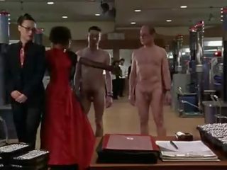 Облечена жена гол мъж от кино 8 и а наполовина жени