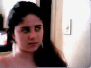 Árabe querido mostrando corpo e finguring em webcam 6