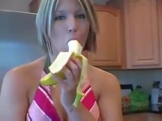 Paige hilton chutný banán podpichovanie