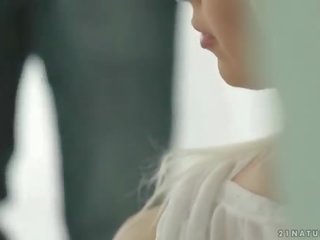 Fermecător blonda se bucură de romantic x evaluat video