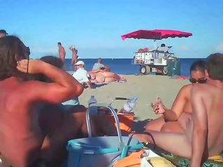 Mqmf golpes su swain en desnuda playa por voyeurs