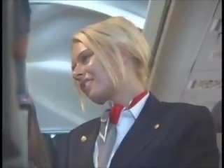 Flight attendant bagian dalam rok 3