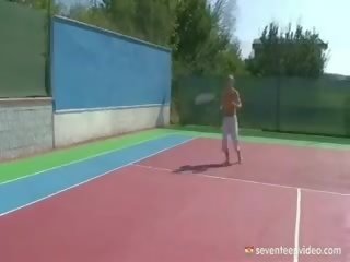 Blonde Tennis adolescent