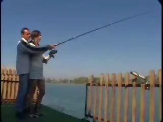 Ýaşlar brunet sucks prick and gets fucked in amjagaz near fishing business