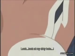 Hentai anime blondine geketend en afgedroogd in kerker