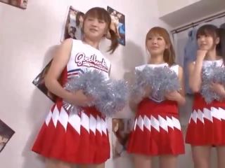 Drei groß titten japanisch cheerleader teilen manhood