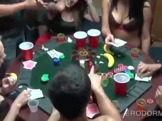 Porcas clipe poker jogo em universidade dormitório quarto festa