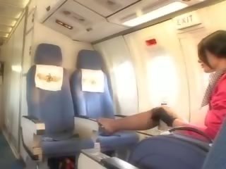 Kaakit-akit air hostess makakakuha ng sariwa tamud aboard