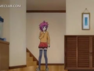 Remaja anime deity memeriksa beliau payu dara dalam yang cermin