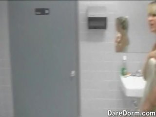 Kanak-kanak perempuan seks / persetubuhan mereka teman lelaki dalam yang mandi