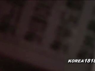 Korėjietiškas nerds turėti malonumas į kambarys salonas su nešvarus korėjietiškas