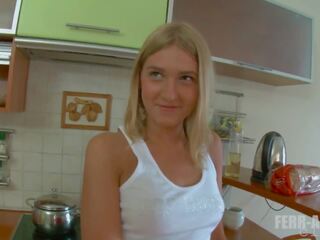 Swell blond teenager muschi fick im küche, hd sex b6