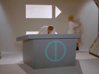 V veselje labirint 1986: brezplačno v veselje x ocenjeno film mov b1