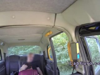 Ohnutý přes amatér ofina falešný taxi řidič venkovní