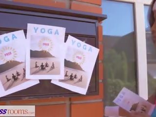 Kecergasan bilik xxx filem yoga untuk besar payu dara warga asia lesbian: x rated klip af