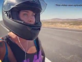 Felicity feline motorcycle divinity jazdenie aprilia v podprsenka