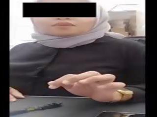 Hijab teenager with big süýji emjekler heats his juvenile at work by webkamera