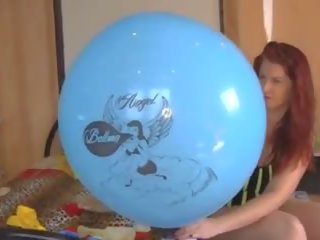 Mulékaté mata plays with balloons - 1, free bayan clip 52