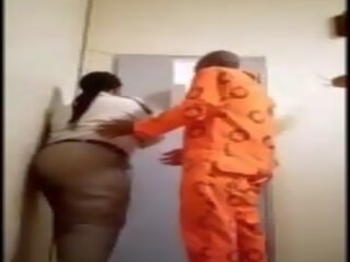 Female türme gözenegi warden gets fucked by inmate: mugt kirli film b1