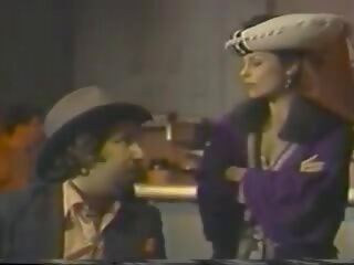 小 红 骑术 兜帽 1988, 自由 utube 性别 电影 8b