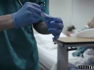 Čistý tabu perv mistr dává dospívající pacient vagína zkouška