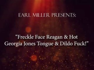 Freckle פנים רייגן & smashing גאורגיה jones לשון & דילדו fuck&excl;