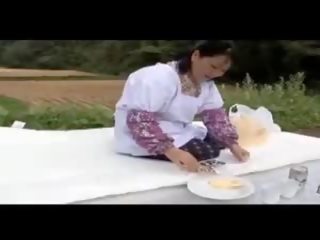 En annen feit asiatisk middle-aged bondegård kone, gratis skitten film cc