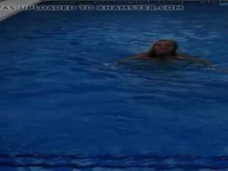 Sedusive 大美女 摩洛伊斯兰解放阵线 在 该 泳 水池