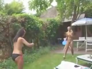 Kaks tüdrukud ülaosata tennis, tasuta twitter tüdrukud x kõlblik video video 8f