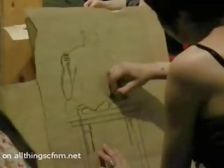 Wanita berpakaian dan lelaki bogel/ cfnm drawing bogel prestasi seni