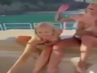 Spaß liebend babes auf ein boot